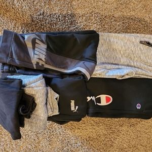 6 pair of sweat pants. Good used shape.